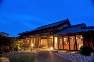和歌山県の海街・串本町にて「NIPPONIA HOTEL 串本 熊野海道」が開業、築150年の古民家をリノベーション