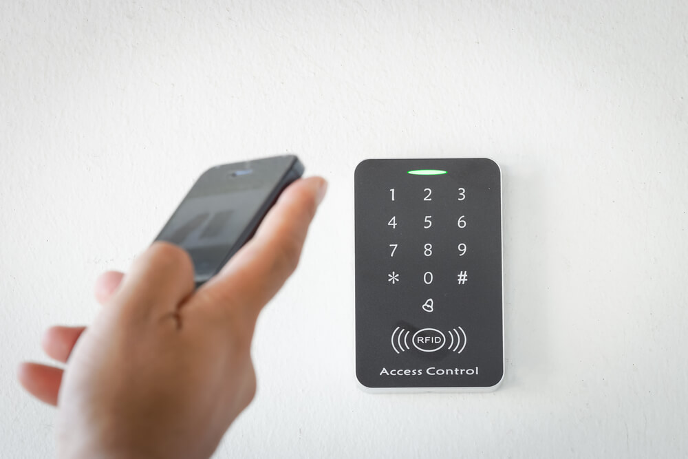 ブロックチェーン技術を利用したスマートロック「KEYVOX」が「AirHost PMS」「エアサポタッチ」とAPI連携