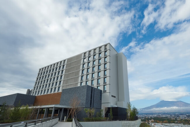 小田急リゾーツ Hotel Clad と日帰り温泉を 御殿場プレミアム アウトレット 敷地内に開業 日本最大級のホテル旅館情報サイト Hotelier ホテル旅館サービス 商品比較